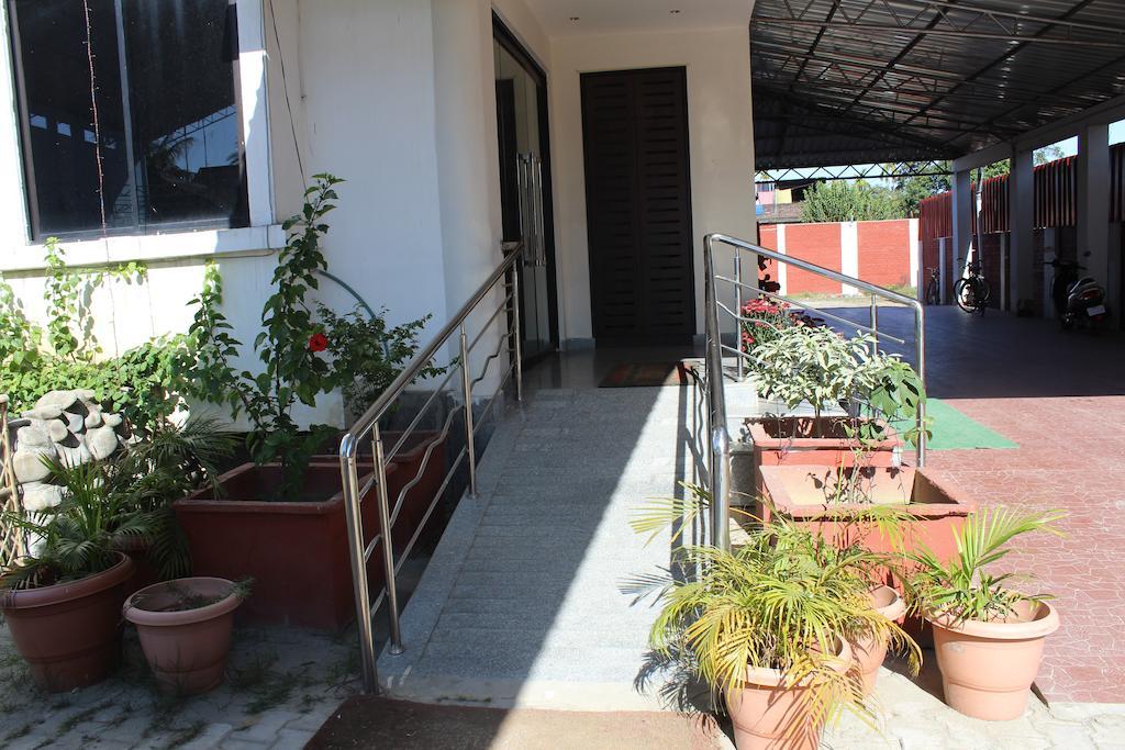 Dibrugarh Club House Hotel Exterior photo