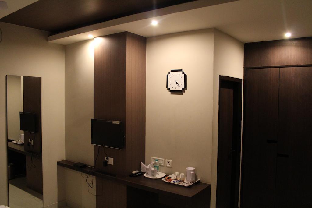 Dibrugarh Club House Hotel Exterior photo