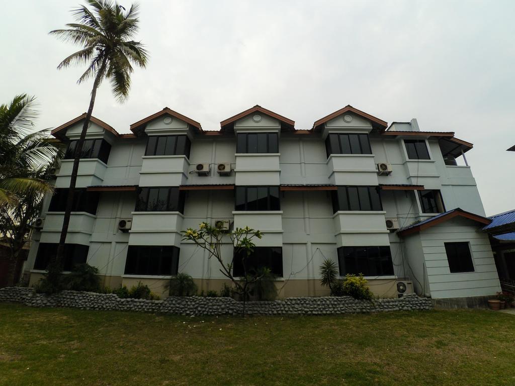 Dibrugarh Club House Hotel Exterior photo