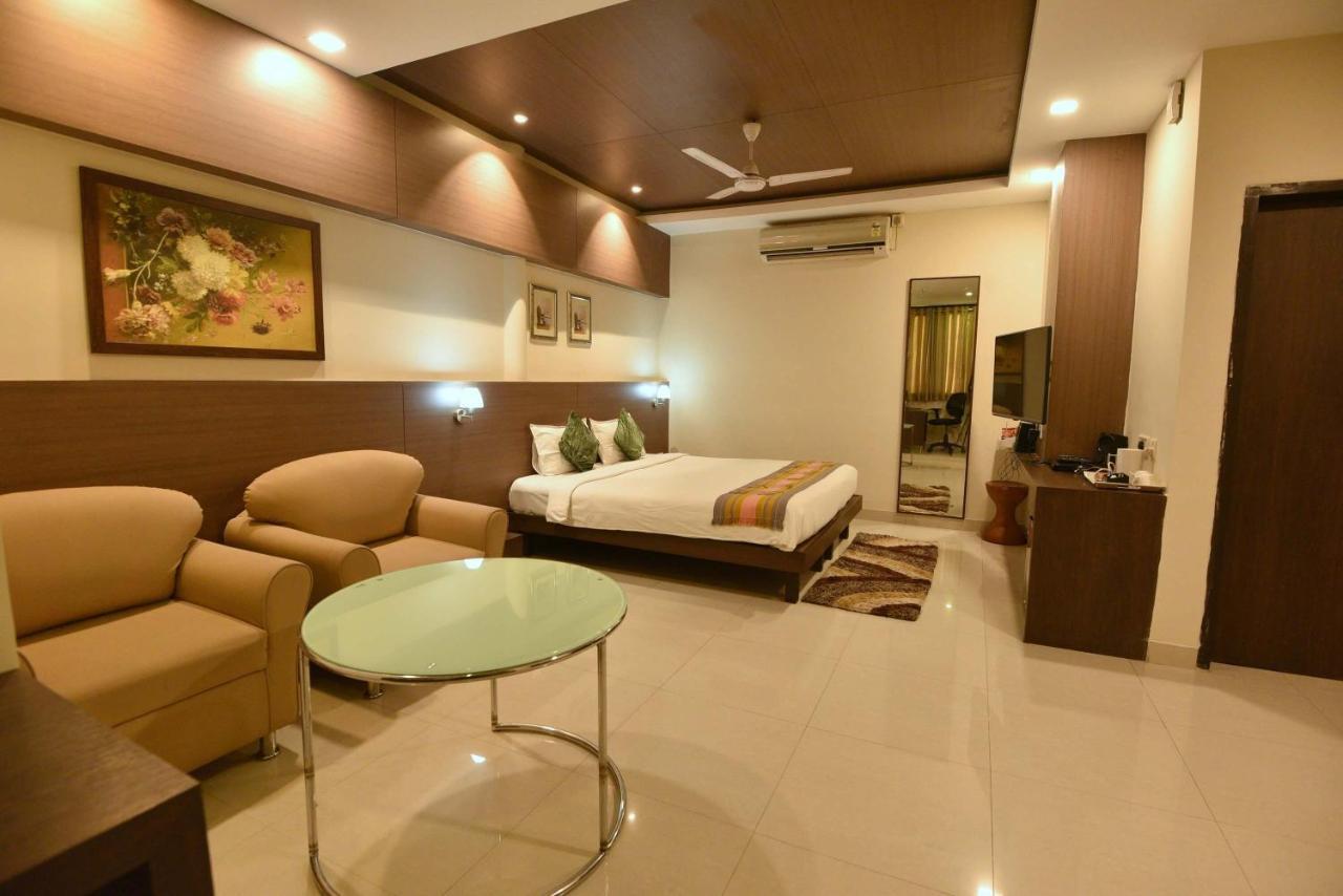 Dibrugarh Club House Hotel Exterior photo