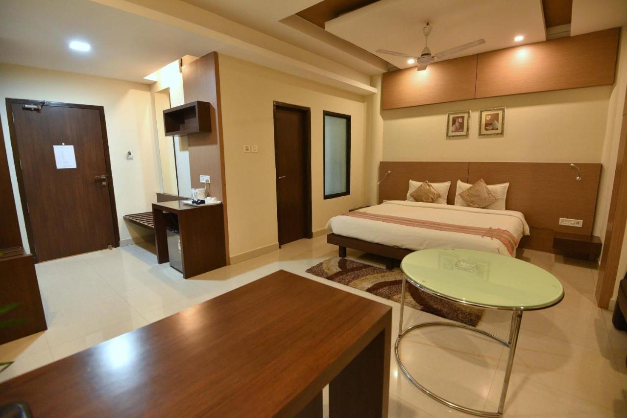 Dibrugarh Club House Hotel Exterior photo